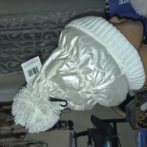 Grand Sierra White Metallic Knit Pom Pom Beanie Hat Ladies NWT